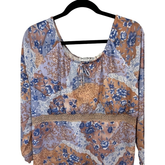 Passports Woman Bell Sleeve Lace Embellished Stretch Knit Floral Top Size 1X - Picture 3 of 5